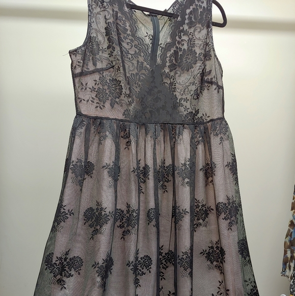 Dresses & Skirts - Beautiful lace dress